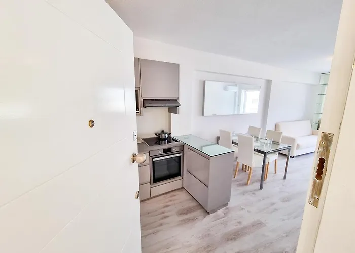 Cheer Up Apartment, Near To The Finikoudes Larnaca